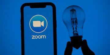Zoom promite să nu alimenteze videochaturile în AI fără permisiune