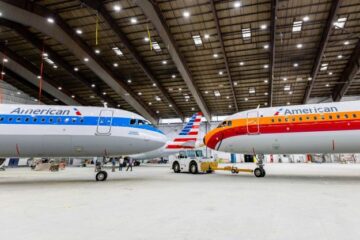美国航空在 N321UW 和 N581UW 上推出全新空客 A582 Piedmont 和 PSA 传统涂装