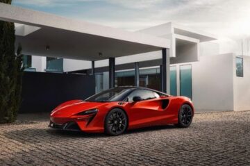 CA Auto Bank і команда McLaren з роздрібного фінансування автомобілів