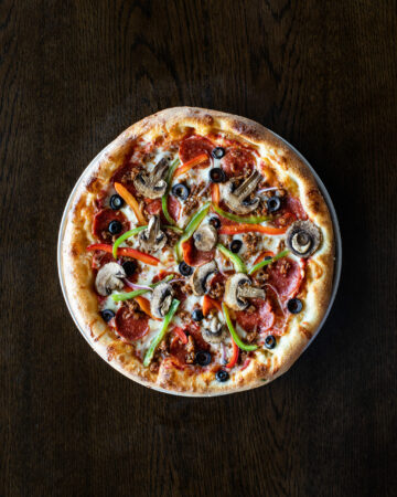 Kesempurnaan Kerajinan: Pizza 33” 12 Signature One Topping Bubba - GroupRaise