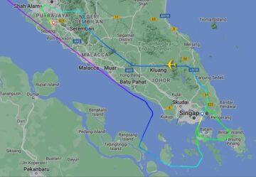 シンガポール行きのエミレーツ航空がクアラルンプール行きに目的地変更