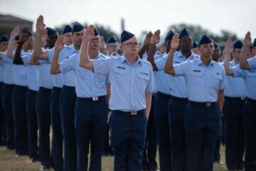 Hela flygvapnet missar rekryteringsmålet, det första misslyckandet sedan 1999