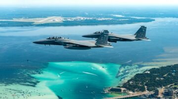 F-15EX lança três JASSMs em uma única surtida, conclui teste integrado e fase de avaliação 1