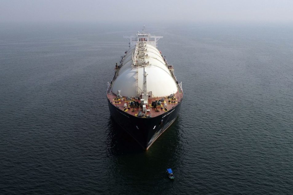 Germany Seeks to Lock In LNG Deals to Avoid Cargo Diversions