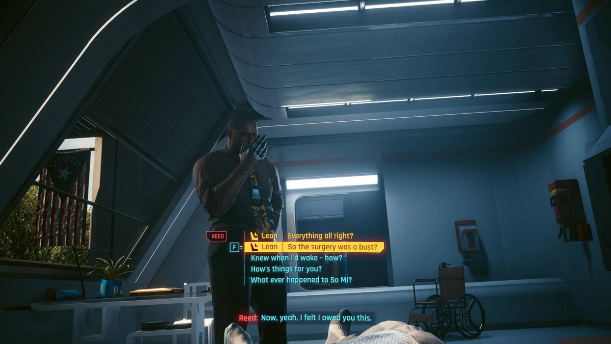 Solomon Reed stands next to V in a hospital bed during the bonus ending to Cyberpunk 2077 Phantom Liberty.