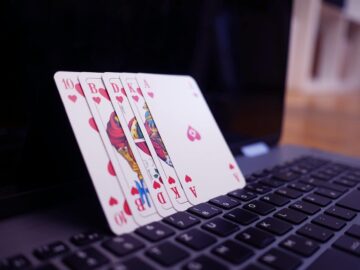 Hogyan játssz online pókert kriptovalutával! - Supply Chain Game Changer™