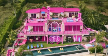 Ken은 Barbie의 Malibu Dreamhouse를 인수했습니다. 그리고 에어비앤비에 등록되어 있어요