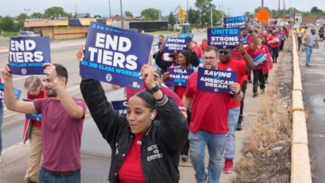 Prawie 13,000 XNUMX pracowników UAW rozpoczyna historyczny strajk przeciwko Detroit Three