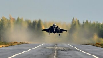 מטוסי F-35A נורבגיים מבצעים את הנחיתה הראשונה של הכביש המהיר ברצועת הכביש הפינית