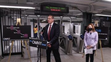 NYC metroo turvaauk võimaldab inimestel kasutada kaarditeavet reiside jälgimiseks