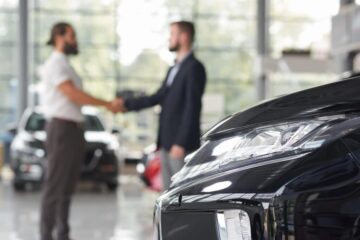 Sprzedaż rośnie wraz ze wzrostem sprzedaży nowych samochodów w sierpniu o 17% – Biuro w Detroit