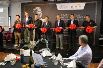 조지 여(George Yeo) 싱가포르 전 외교통상부 장관이 플라잉 타이거즈(Flying Tigers)의 마지막 퍼레이드에서 연설했습니다.