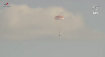 Soyuz retorna tripulação da ISS após estadia recorde
