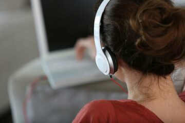 Spotify gebruikt nu AI om de stem van de podcaster in het Spaans te klonen
