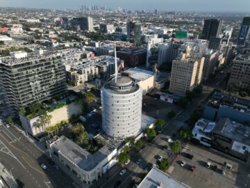 洛杉矶标志性的国会唱片大楼的建筑师再次澄清了这一点