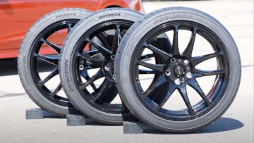 Test pnevmatik poudarja razlike med visoko zmogljivo cestno in dirkalno gumo