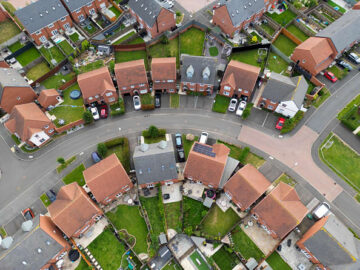 Boligsalget i Storbritannia skal nå sitt laveste siden 2012 ettersom boliglånssalget stuper