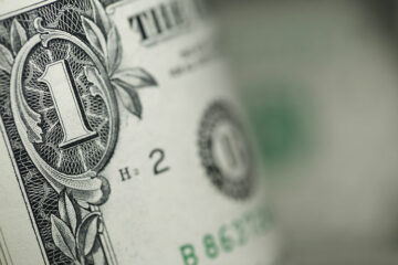 دلار آمریکا در آستانه سخنرانی پاول در این چهارشنبه ثابت و آرام است