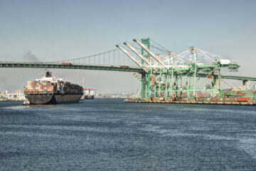 Les volumes de conteneurs du port de Los Angeles ont augmenté pour la première fois en plus d'un an
