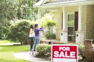 Da die Hypothekenzinsen 8 % erreichen, ist die Erschwinglichkeit von Eigenheimen „unglaublich schwierig“, sagt ein Ökonom