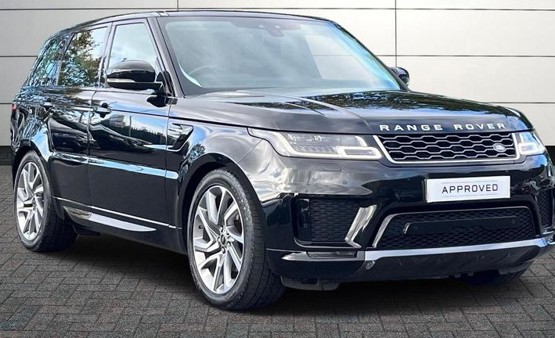 Schwarze Land Rover überholen blaue Fords bei Autodiebstählen