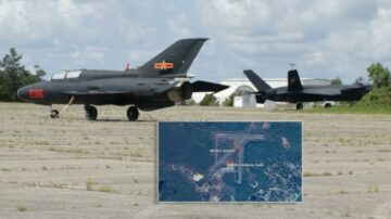 Μακέτες κινεζικών πολεμικών αεροσκαφών εμφανίζονται στο βοηθητικό αεροδρόμιο του Σώματος Πεζοναυτών στη Βόρεια Καρολίνα