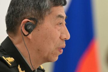 Den kinesiska regeringen avsätter försvarsminister försvunnen i veckor
