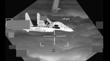 Το κινεζικό J-11 εκτελεί μη ασφαλή αναχαίτιση που πετά εντός 10 ποδιών από ένα αμερικανικό B-52