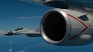 Bộ Quốc phòng công bố video máy bay chiến đấu Trung Quốc thực hiện hành động đánh chặn máy bay do thám Mỹ 'không chuyên nghiệp'