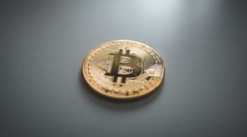 Henger Bitcoin-adopsjon på prisen?