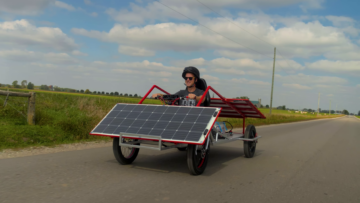Rowery elektryczne zamienione w samochód zasilany energią słoneczną
