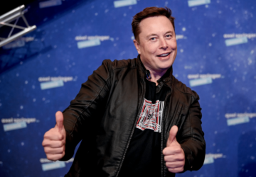 Elon Musk, Joe Rogan'ın podcast dönüşüyle ​​dalga geçiyor