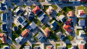 Vendas de casas existentes caem, taxas de hipotecas atingem máximos em 20 anos