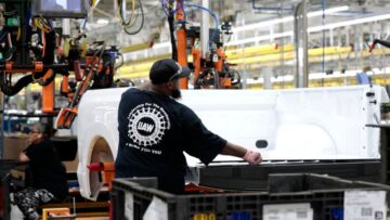 Ford сократит одну смену на заводе по производству электромобилей F-150 Lightning в Мичигане - Автоблог