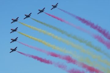 Hundreds of people witness the acrobatics of the Patrulla Águila for the 110th anniversary of aviation in the Canary Islands