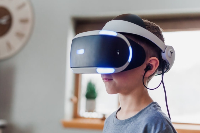 Pexels Jessica Lewis Boy wearing VR Headset - Immersive Learning: How AR and VR are Revolutionizing College Education
