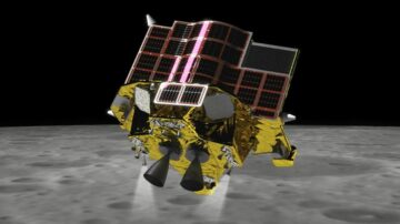 जापान का स्लिम मून लैंडर चंद्रमा पर उड़ान भरता है