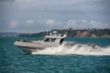 Obalni manevri: ekspedicijski čolni so začeli obratovati na Novi Zelandiji