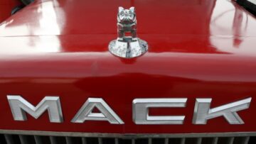 Lucrătorii Mack Trucks primesc o mărire de 19% pe 5 ani în contractul UAW - Autoblog