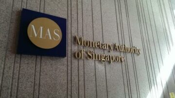 A MAS utasítja a DBS-t és a Citibankot, hogy vizsgálják ki a hosszadalmas leállást