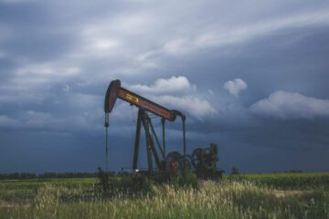 Oil Drops: Turbulence in the Crude Oil Market