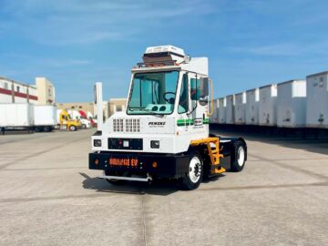 Khách hàng cho thuê xe tải Penske Trang trại Balford bổ sung thêm xe tải điện đầu tiên