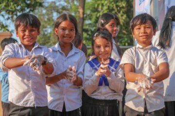 سیارہ پانی فاؤنڈیشن نے کمیونٹی کی صحت کو بہتر بنانے کے لیے ہاتھ دھونے پر توجہ کے ساتھ چھ ممالک میں پروگرام شروع کیے
