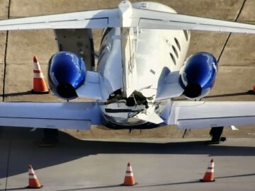 ヒューストンホビーで滑走路に着陸機と無断離陸機が衝突
