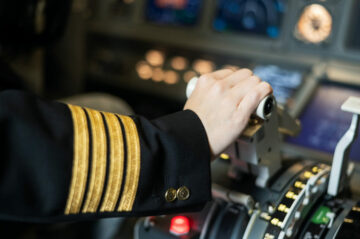 Pilot United Airlines Menyetujui Kontrak dengan Potensi Kenaikan Gaji 40%.