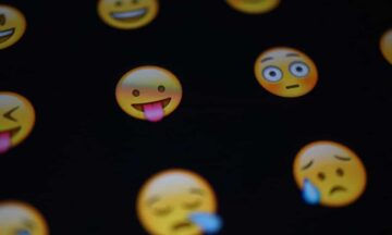 At bruge masser af emojis er et fingerpeg om to ting