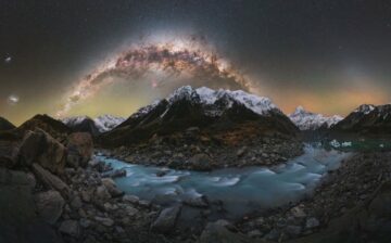 Nhiếp ảnh gia thiên văn chia sẻ quy trình sáng tạo để chụp được bức ảnh dải ngân hà hoàn hảo #ArtTuesday
