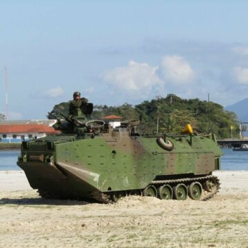 Flotta di veicoli anfibi d'assalto a ruote dei marines brasiliani