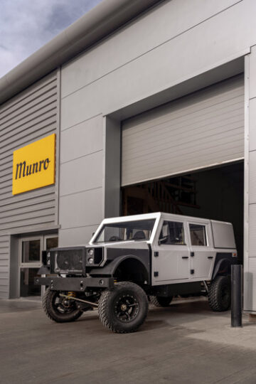 Pierwszy elektryczny pojazd 4x4 Munro opuszcza linię produkcyjną z księgą zamówień o wartości 68 mln funtów