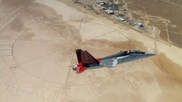 Første T-7A Red Hawk ankommer til Edwards Air Force Base